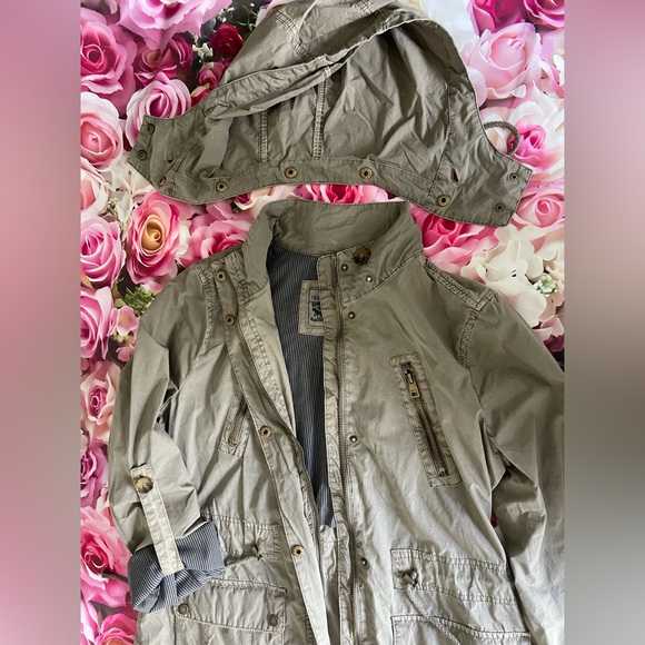 - Levi's Women's Cotton Hooded Anorak Jacket - Picture 8 of 14